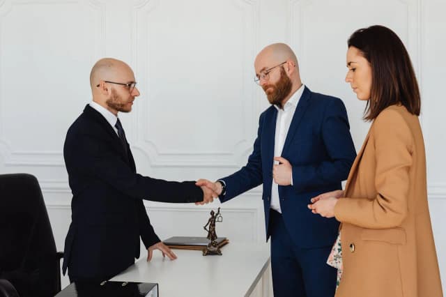 Adwokat czy radca prawny co lepsze - poznaj kluczowe różnice Adwokat czy radca prawny co lepsze - poznaj kluczowe różnice