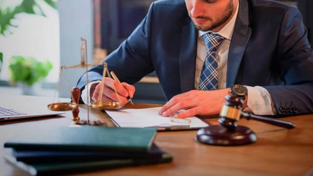 Jak podziękować adwokatowi za wygraną sprawę - 5 najlepszych sposobów Jak podziękować adwokatowi za wygraną sprawę - 5 najlepszych sposobów