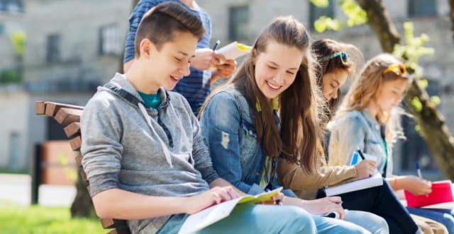 Jaką szkołę średnią trzeba iść, żeby zostać prawnikiem? Oto kluczowe informacje Jaką szkołę średnią trzeba iść, żeby zostać prawnikiem? Oto kluczowe informacje