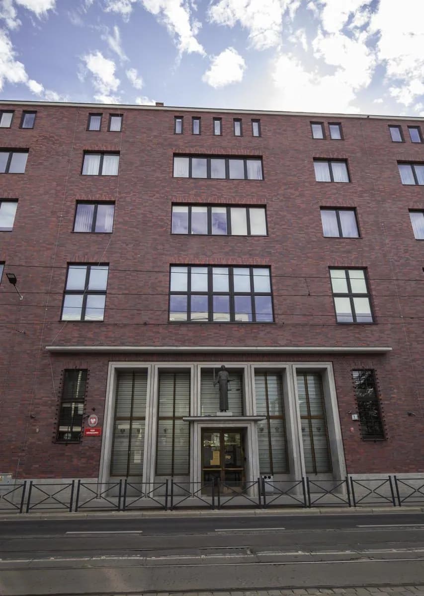 Sąd a przedawnienie z urzędu: Kiedy i jak jest badane w Polsce? Sąd a przedawnienie z urzędu: Kiedy i jak jest badane w Polsce?