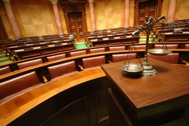 Wyłączenie jawności rozprawy – co to znaczy i jakie ma konsekwencje? Wyłączenie jawności rozprawy – co to znaczy i jakie ma konsekwencje?