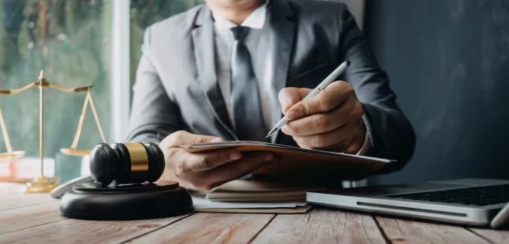 Ile zarabia prawnik bez aplikacji? Zaskakujące fakty o wynagrodzeniach Ile zarabia prawnik bez aplikacji? Zaskakujące fakty o wynagrodzeniach