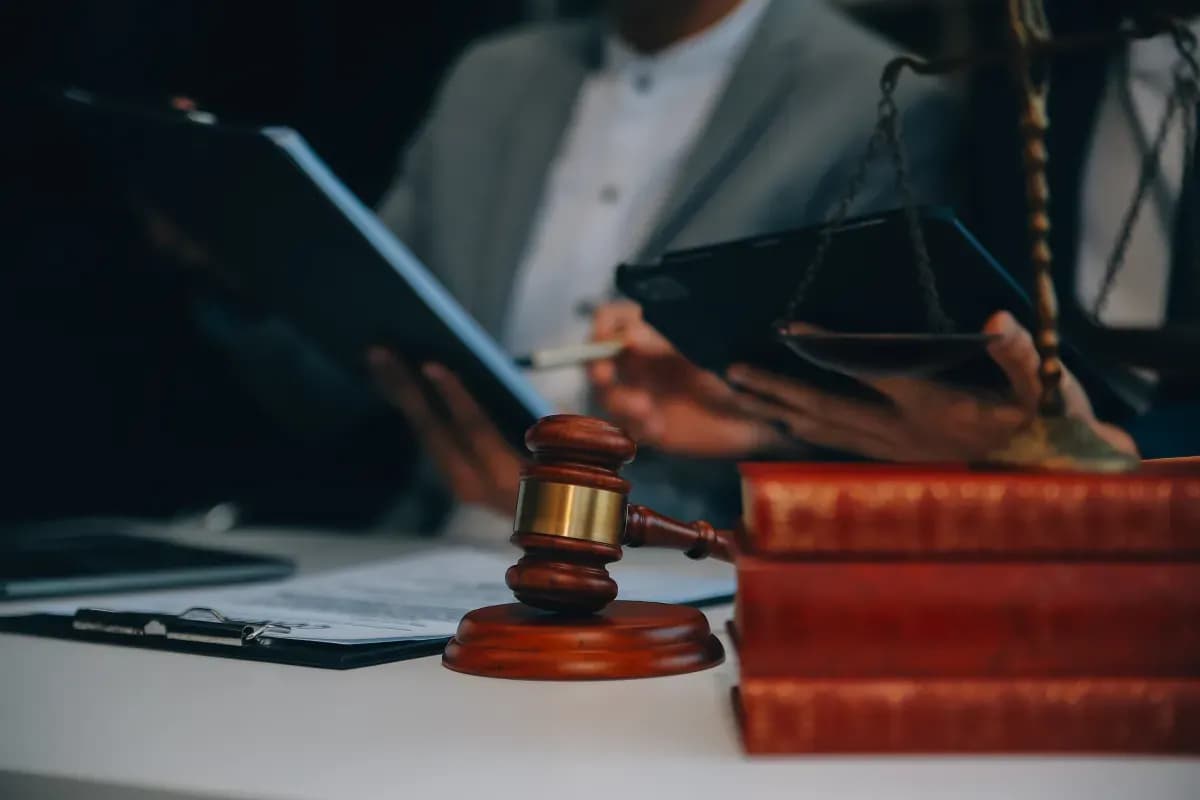 Kto to jest adwokat i jakie ma obowiązki w polskim prawie? Kto to jest adwokat i jakie ma obowiązki w polskim prawie?